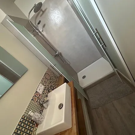 Les Pieds Dans L'eau A Sur *